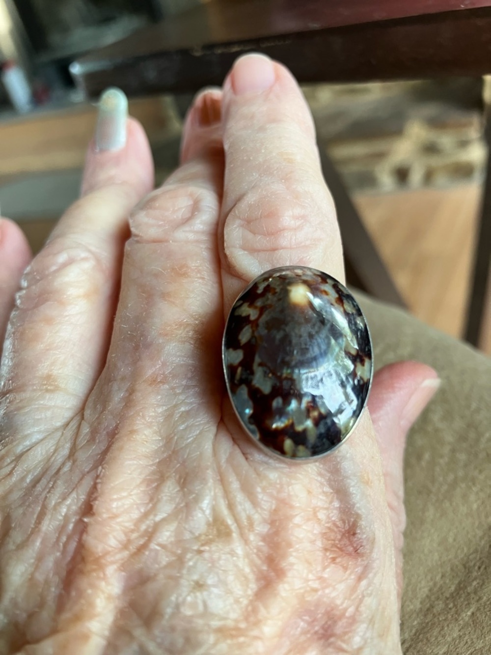 Vintage Handcrafted Brown Limpet Shell Ring 8 - Picture 9 of 15